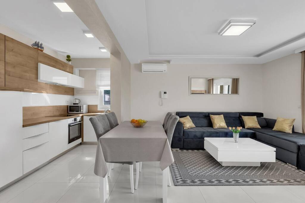 Apartment Hrvoje -Nur 50M Bis Zum Meer - Makarska Exklusiv Проманья Экстерьер фото